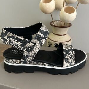 Franco Sarto Woman’s Umber Platform Faux Leather Grey Sandals Size 10M NWOT